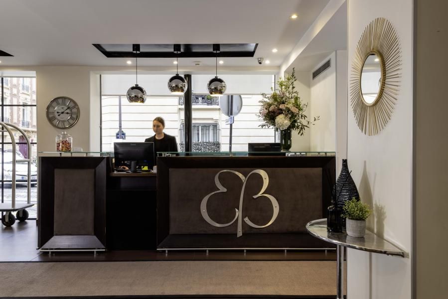 6 hotel elysees bassano bar 218040 640 600 portrait